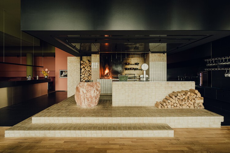 رستوران Beefclub 'Fire and Salt' / Ester Bruzkus Architects - تصویر 4 از 25