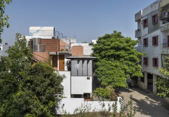 خانه طاقدار / Vrushaket Pawar + Architects (VP+A)