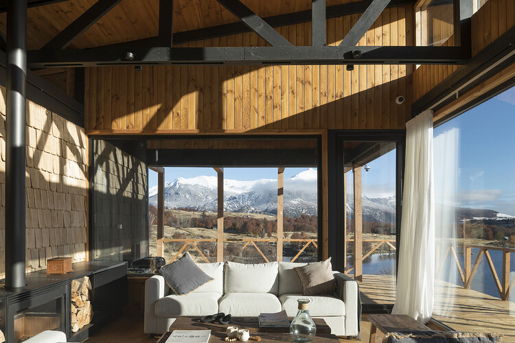 Monreal House / SAA Arquitectura + Territorio - عکاسی داخلی، پنجره، میز، تیر، صندلی