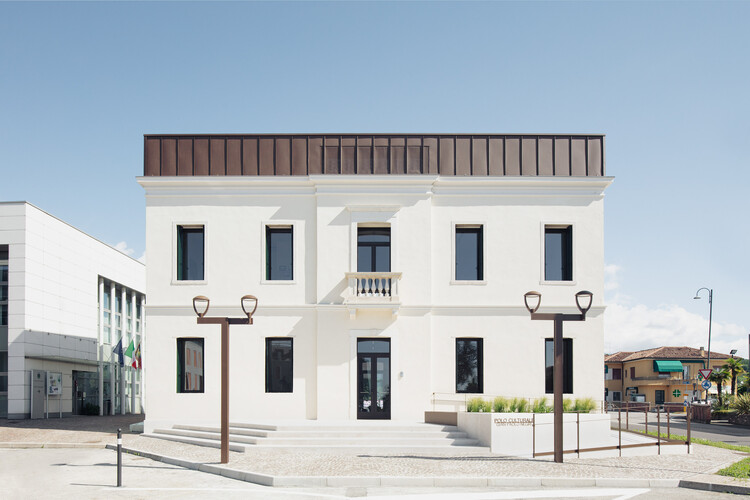 بازسازی مرکز فرهنگی جدید جیان پائولو نگری / معماران Didonè Comacchio - تصاویر بیشتر