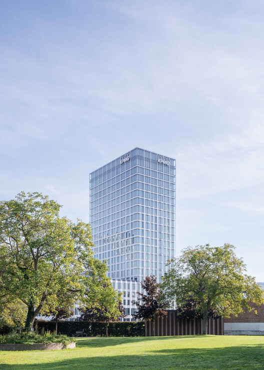 ساختمان بلند در Europaplatz / allmannwappner - تصویر 3 از 31