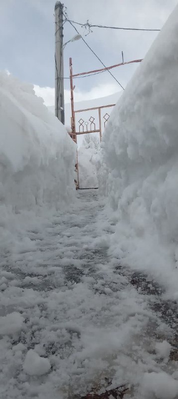 خانه های مدفون در برف شهر کوهرنگ چهارمحال بختیاریاز اول زمستان تا الان 315 سانت برف در مجموع در ایستگاه کوهرنگ ثبت شده …