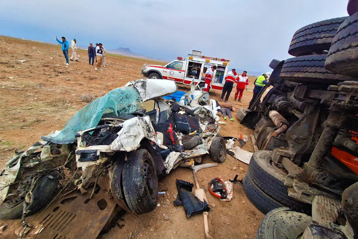 فوت ۶ نفر در تصادف پژو ۲۰۶ صندوقدار و کامیون باری در قزوین