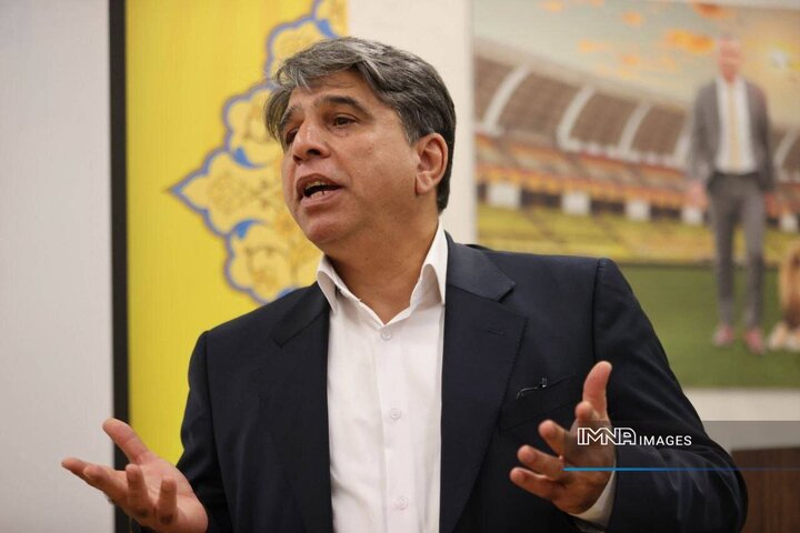 ما هنوز یک شانس قهرمانی هستیم/ کارمند فولاد هستم